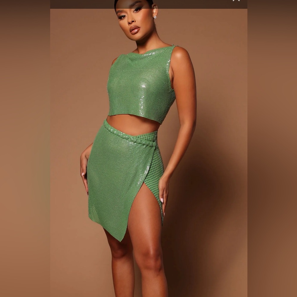 Green Iris chain shirt set